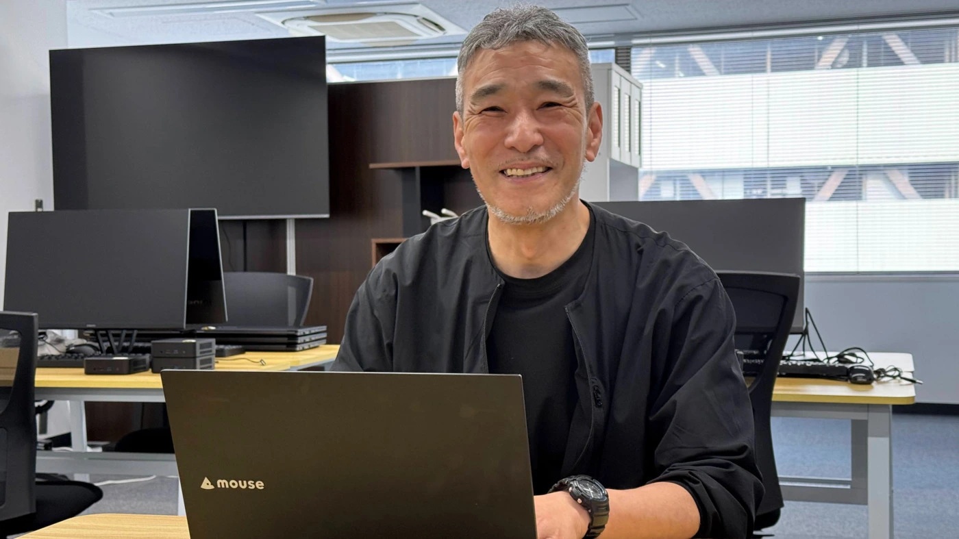 職員：新 長三さん
