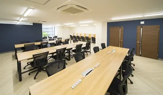 【梅田】フロア