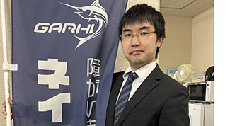 ネイビースタッフ_大西