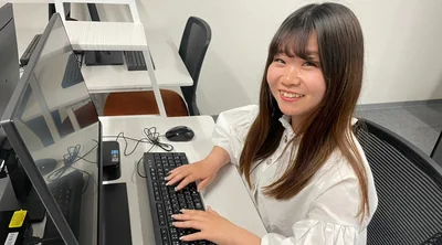 南森町オフィス_スタッフ写真_川口優樹乃さん