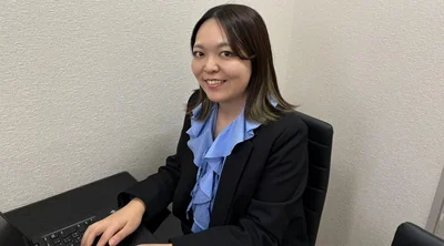 森ノ宮オフィス_スタッフ写真_⽩坂千春さん